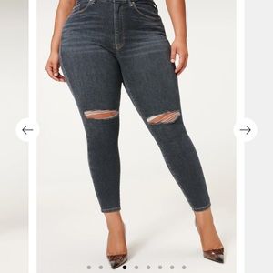 GOOD AMERICAN JEANS 👖 ALWAYS FITS 6-12 good legs worn 2 times! Stretch straight
